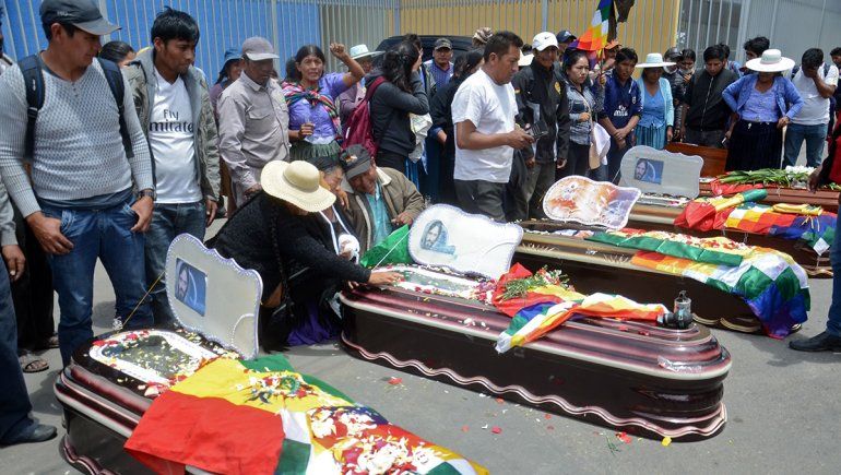 En Bolivia la gente se muere en la puerta de los hospitales