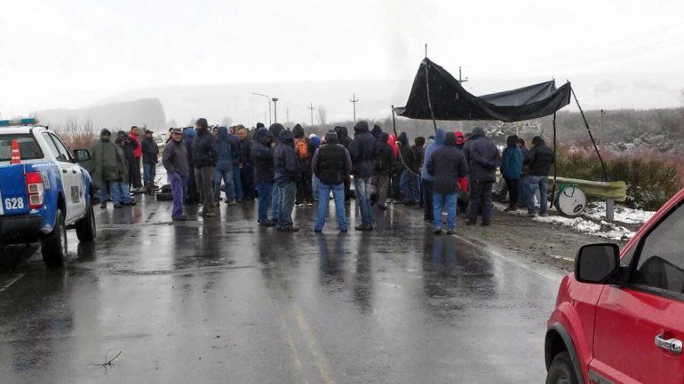 Municipales de ATE levantaron el corte que mantenían en la Ruta 40