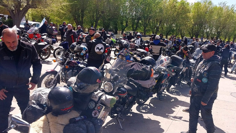 Más de 1000 motos participan de una gran caravana