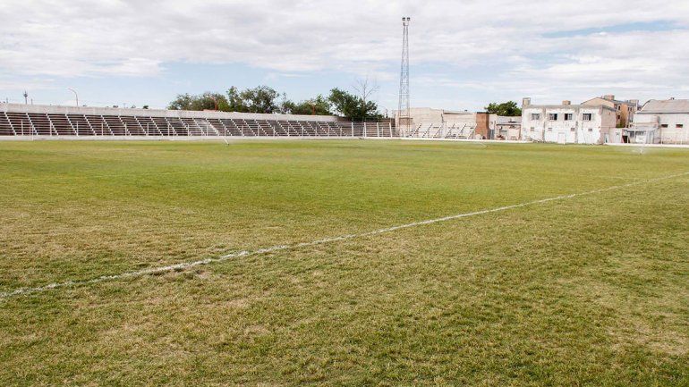 Si vuelve el césped natural, Cipo ya tiene un plan B para su localía