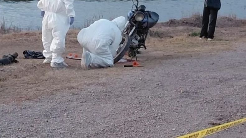 Un niño fue encontrado llorando en la oscuridad al costado de la ruta. | LM Neuquen Un niño fue encontrado llorando en la oscuridad al costado de la ruta.