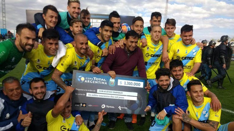 En Cutral Co, Temperley sorprendió a un desconocido Bicho