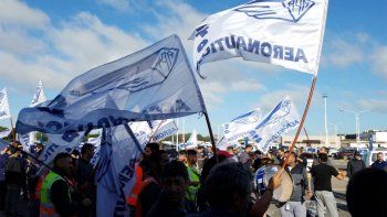 demoras en 243 vuelos afectan a 30.000 pasajeros demoras en 243 vuelos afectan a 30.000 pasajeros