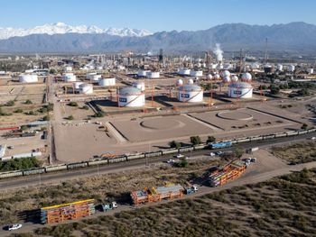 YPF continúa con la modernización del Complejo Industrial Luján de Cuyo en la provincia de Mendoza.