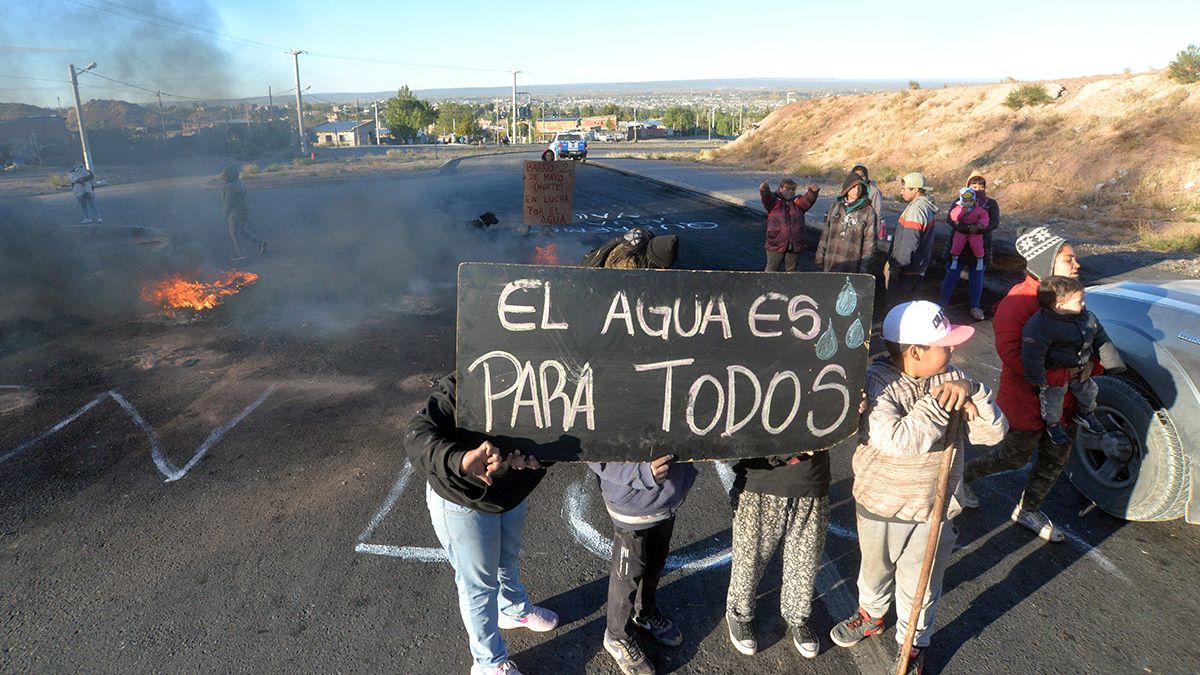 Corte hacia Autovía Norte: sigue el reclamo de vecinos por el agua