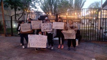 un pizzasoen protesta del patio cervecero clausurado