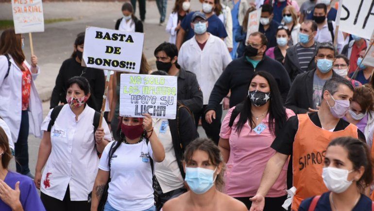 Los médicos van por su segunda semana de paro en defensa de la ley de carrera