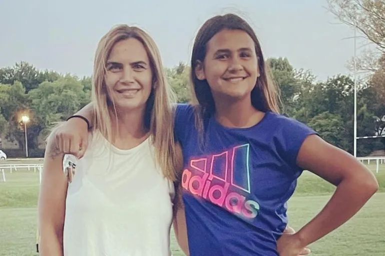 Amalia Granata junto a su hija Uma, que conoce al Teto Medina por sus actividades deportivas.  