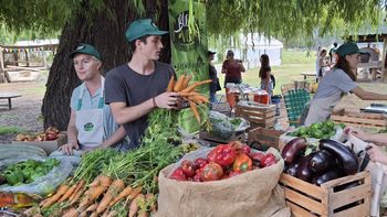 Vínculo directo: la feria busca que los vecinos conozcan cara a cara a quienes elaboran sus alimentos en la región | LM Neuquen Vínculo directo: la feria busca que los vecinos conozcan cara a cara a quienes elaboran sus alimentos en la región