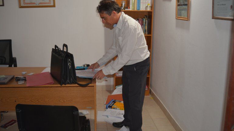 La casa del juez de Faltas quedó toda revuelta. Los ladrones buscaban una suma de efectivo en dólares.