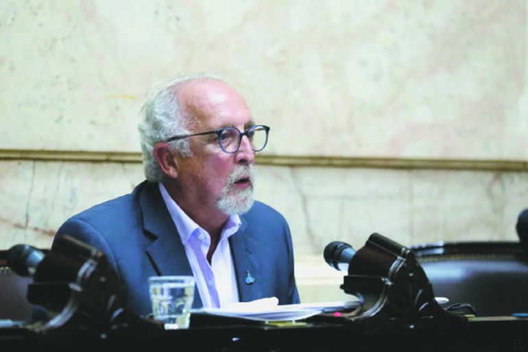 Guillermo Carnaghi, diputado nacional por Neuquén. Guillermo Carnaghi, diputado nacional por Neuquén.