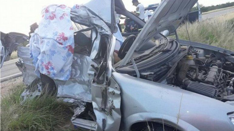 Cinco muertos al chocar de frente un auto y un camión
