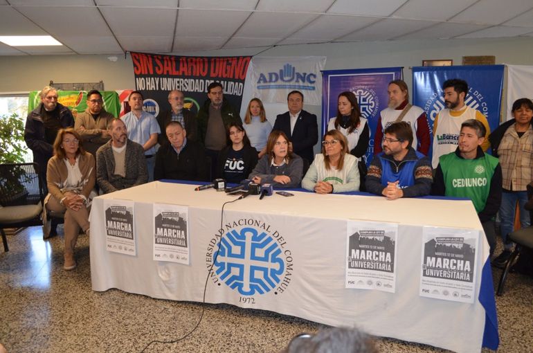 La UNCo vuelve a marchar por el financiamiento universitario: Está en juego nuestra vida democrática