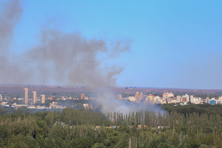 Los vecinos de la zona norte de la ciudad sintieron el humo de un incendio en Cipolletti. Los vecinos de la zona norte de la ciudad sintieron el humo de un incendio en Cipolletti.