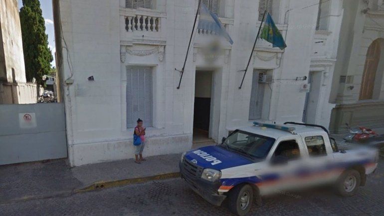 Dos policías abusaron de una chica en un patrullero