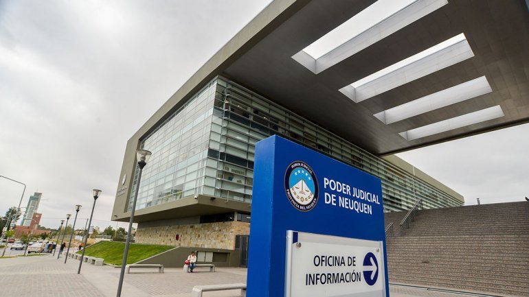 Se negó a hacer un trío y terminaron violándola a golpes