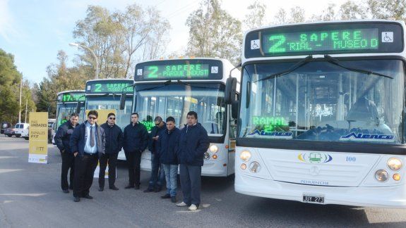 Los colectivos fueron presentados, pero por ahora no transitan los nuevos ramales.