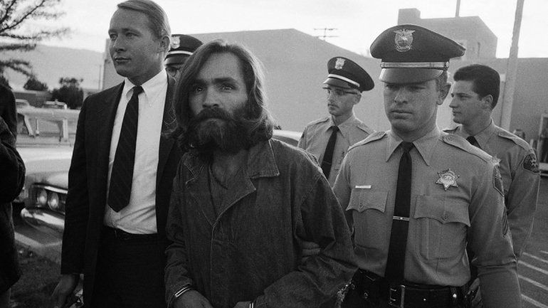 Perpetua. Charles Manson es escoltado al juzgado en 1969. Aún sigue preso.