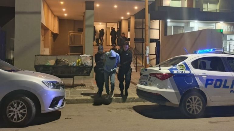 Detuvieron a un joven que se había escondido adentro del edificio tras el robo. Foto: gentileza Guillermo Uribe.