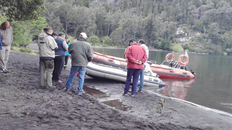 La brigada de rescate durante la búsqueda.