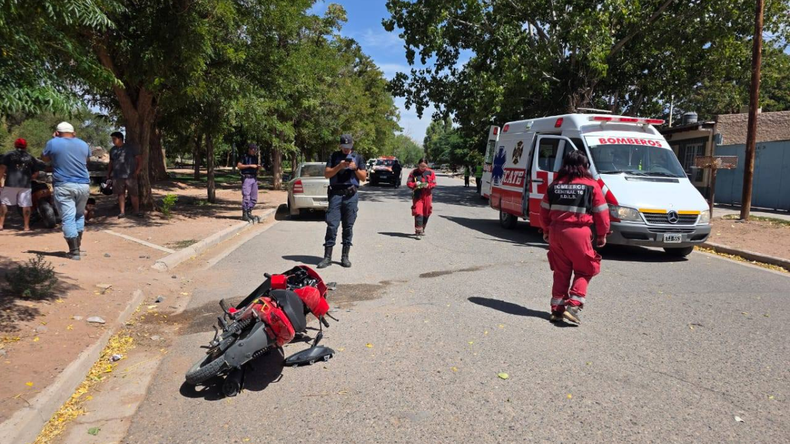 Fuerte choque en Rincón de los Sauces. Foto: Bomberos Voluntarios. | LM Neuquen Fuerte choque en Rincón de los Sauces. Foto: Bomberos Voluntarios.