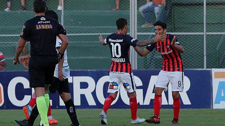 Nicolás Blandi hizo dos y el Pipi fue titular y jugó en buen nivel.