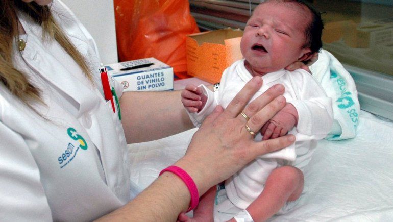 Obras sociales y prepagas deben cubrir a los bebés