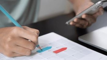 Actualmente la Ley de Contrato de Trabajo establece que se deben conceder las vacaciones entre el 1 de octubre y el 30 de abril del año siguiente. Actualmente la Ley de Contrato de Trabajo establece que se deben conceder las vacaciones entre el 1 de octubre y el 30 de abril del año siguiente.