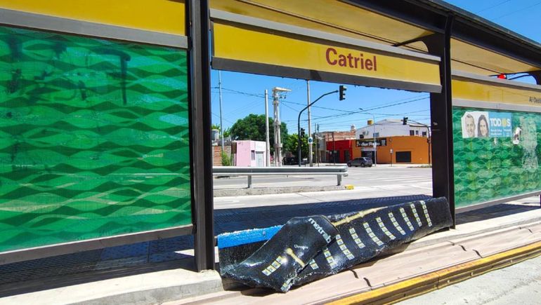 Los daños se registraron en la garita del Metrobús de Avenida del Trabajador y Catriel.&nbsp;
