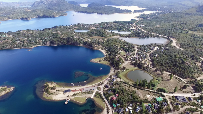 Villa Pehuenia, una de las joyas turísticas de Neuquén. Villa Pehuenia, una de las joyas turísticas de Neuquén.