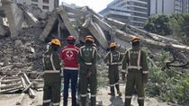 La Cruz Roja de Kenia fue uno de los organismos que participó del operativo por el derrumbe de un edificio en Nairobi. La Cruz Roja de Kenia fue uno de los organismos que participó del operativo por el derrumbe de un edificio en Nairobi.