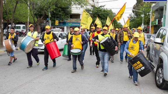 Los empleados mantienen la protesta y reclaman indemnizaciones.