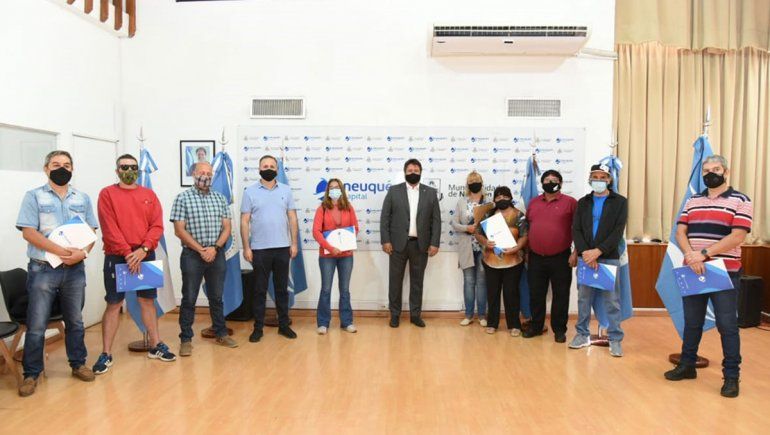 Gaido junto a los representantes de transportistas.