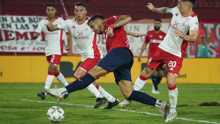 Independiente no le pudo ganar a un Huracán con nueve en el Ducó