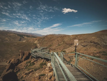 Se trata de un balcón natural suspendido a casi mil metros de altura en la Patagonia.