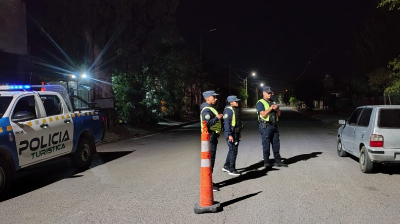 Más de 100 vehículos controlados durante un operativo de alcoholemia: el caso más alto de la noche | LM Neuquen Más de 100 vehículos controlados durante un operativo de alcoholemia: el caso más alto de la noche