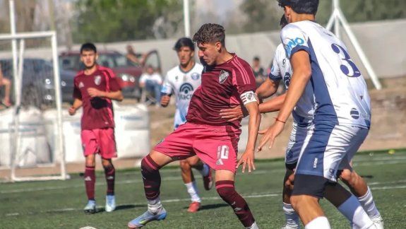 Escándalo en River por un juvenil: el coordinador del club desmintió la dura versión de la madre