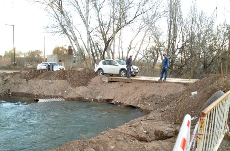 El puente fue reconstruído en la Isla Jordán pero hay preocupación entre los vecinos.
