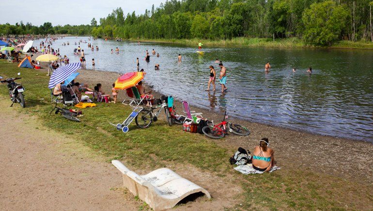Los vecinos disfrutaron del río en un domingo a puro sol