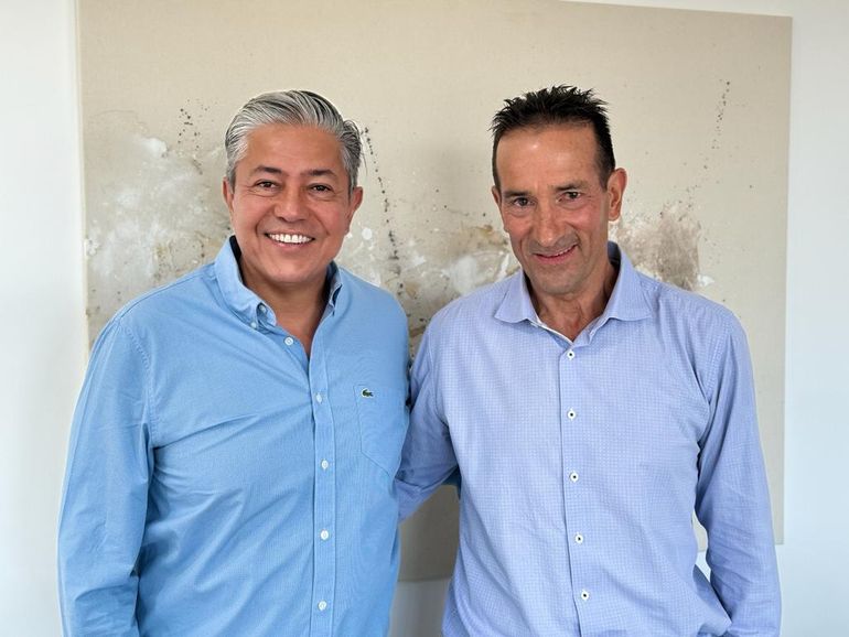 Rolando Figueroa presentó al futuro ministro Jorge Tobares, un abogado que ta fue secretario de Gobierno en 2007 con Jorge Sapag. Rolando Figueroa presentó al futuro ministro Jorge Tobares, un abogado que ta fue secretario de Gobierno en 2007 con Jorge Sapag.