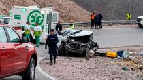 una camioneta cayo 80 metros por un barranco en la montana: un muerto y cuatro heridos una camioneta cayo 80 metros por un barranco en la montana: un muerto y cuatro heridos