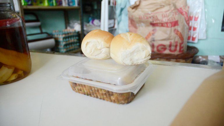 Los tiempos en que los neuquinos dejaban la oficina y volvían a sus casas a almorzar quedaron atrás.