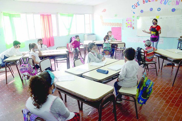 Las escuelas neuquinas mantienen la presencialidad.