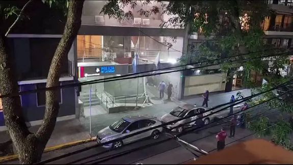El incendio en la Comisaría se desató luego de que un interno quemera un colchón en protesta porque a un familiar suyo le decomisaron drogra en la comida.