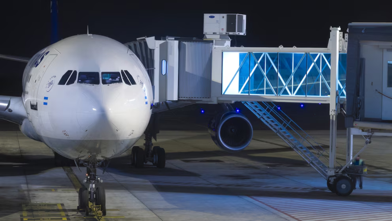 Aeronáuticos amenazan paro y denuncian malas condiciones laborales.