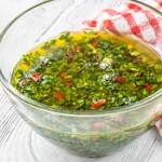 Cómo hacer el mejor chimichurri para asado, vital para realzar el sabor de la parrilla | LM Neuquen Cómo hacer el mejor chimichurri para asado, vital para realzar el sabor de la parrilla