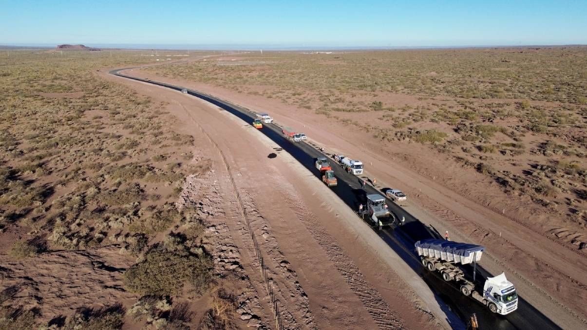 Así avanza el asfalto en la ruta que acortará 100 kilómetros hasta el norte neuquino