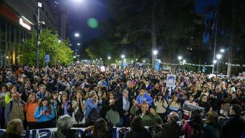 Miles de neuquinos marcharon el martes en defensa de la educación pública Miles de neuquinos marcharon el martes en defensa de la educación pública