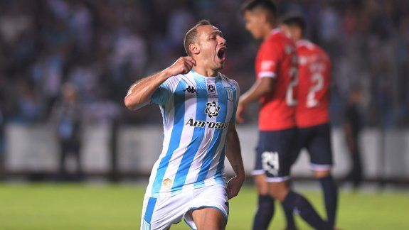 Díaz festeja el gol de la victoria para Racing