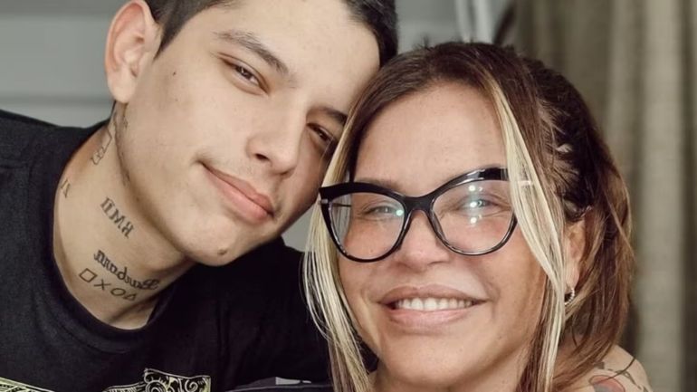 Nazarena Vélez y su hijo